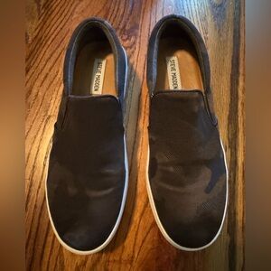 Steve Madden Womens Camo Slip-on Sneakers - Size 9